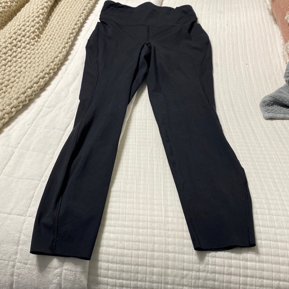 Like new only worn 2x. Lululemon Base pace high rise  tight 28’ black.